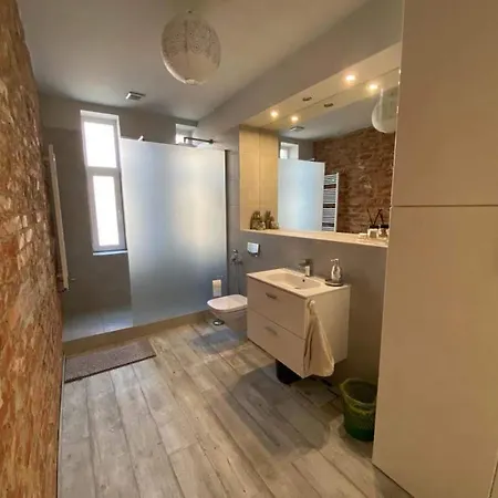 Cozy And Renovated In The Heart Of The アパート